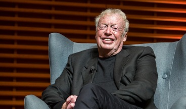 ../static/img/autores/minified/philknight.jpg